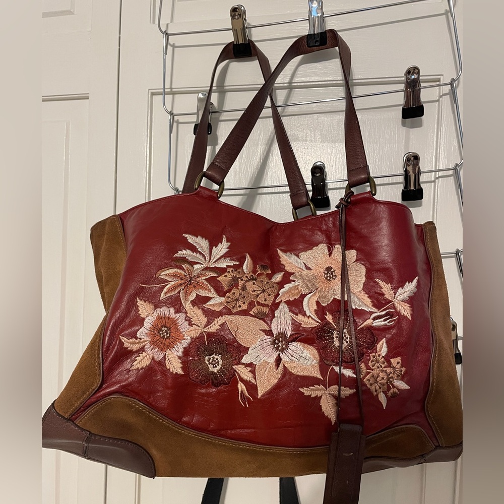 Antonio Melani bag beautifully designed embroidered purse Excellent used cond